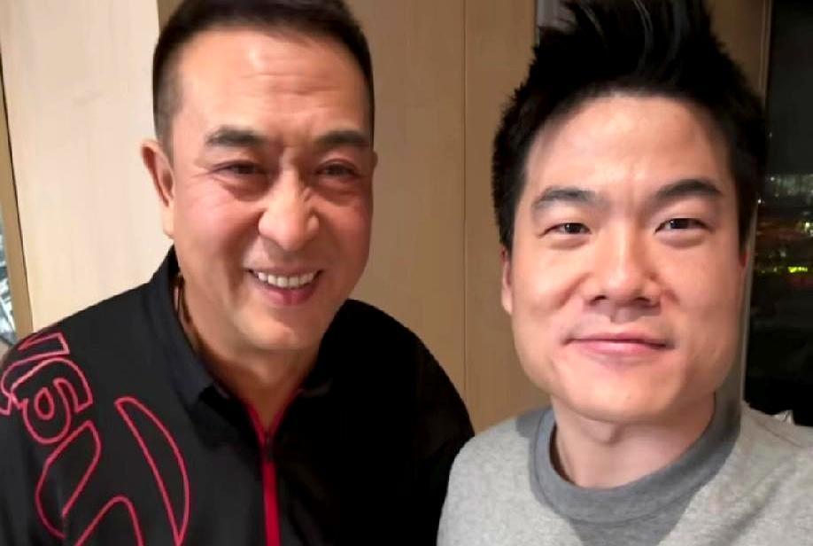 董宇辉身边站的这几个人，才是他2026年真正的底牌。他左手是国民演员张嘉译