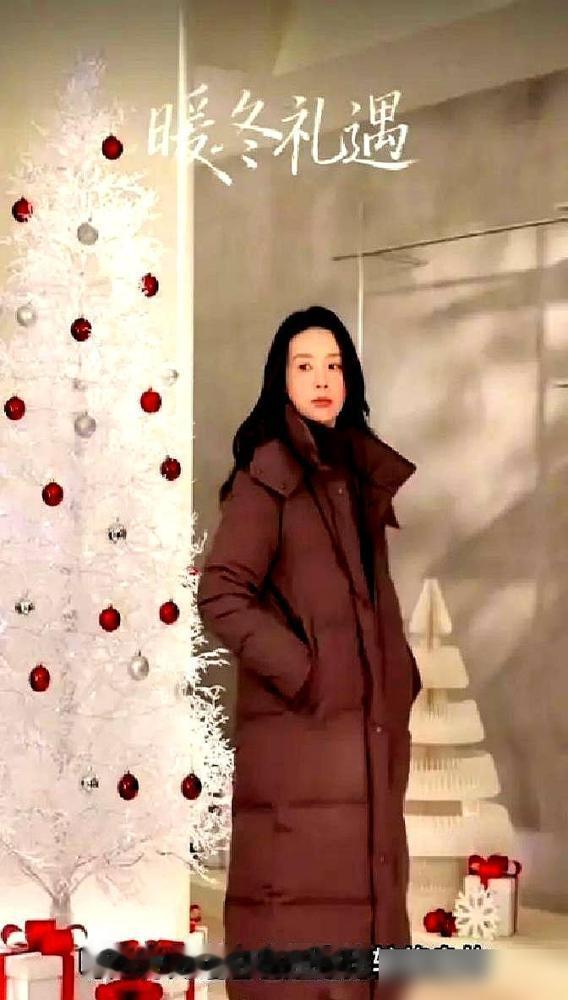 8800块的加拿大鹅在董洁直播间枯坐一整晚，愣是连个下单的勇士都没捞着。与此同时