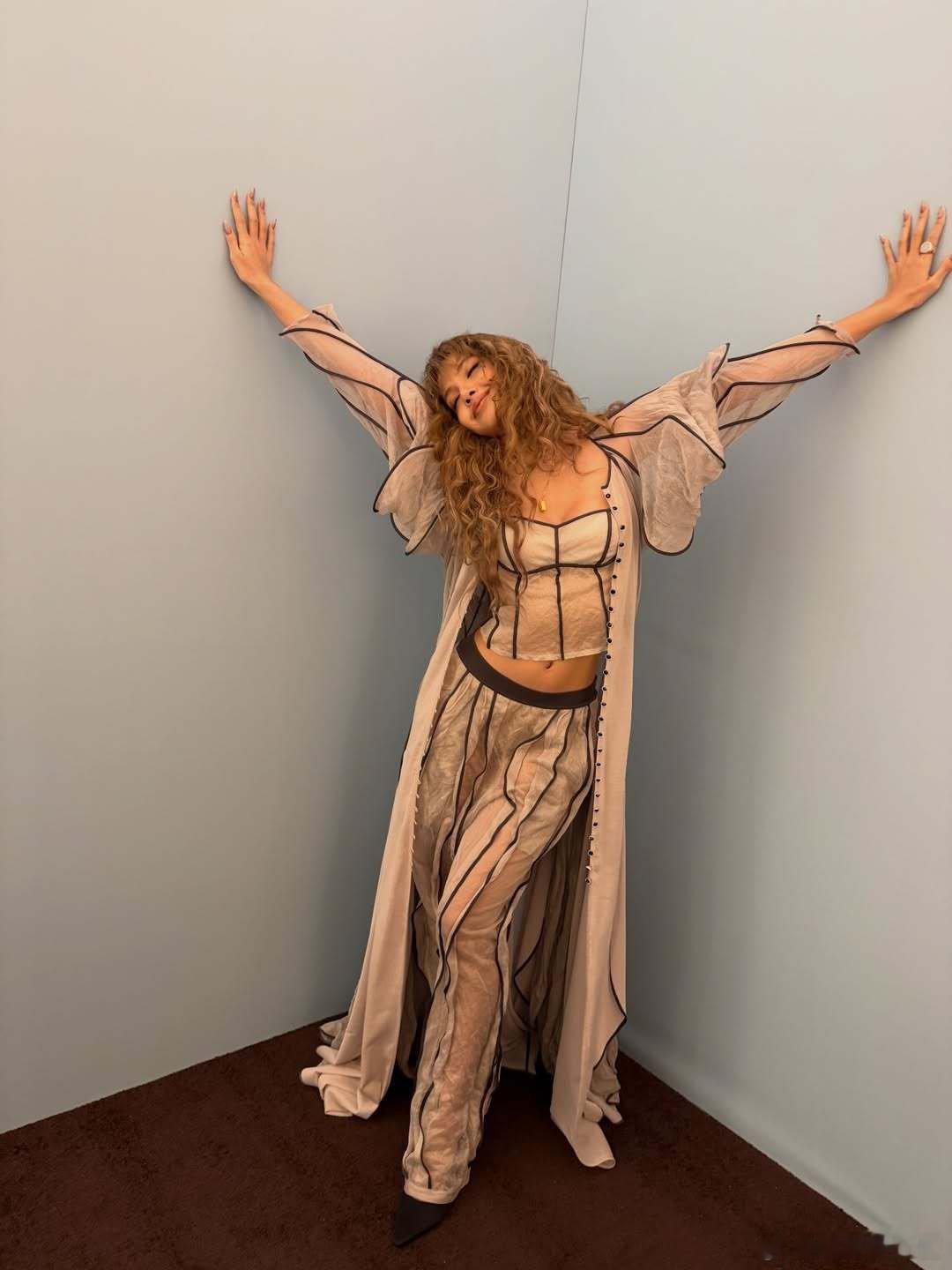 Lisa更新ig，晒了和孔刘的合照！恭喜这个追星成功的莎