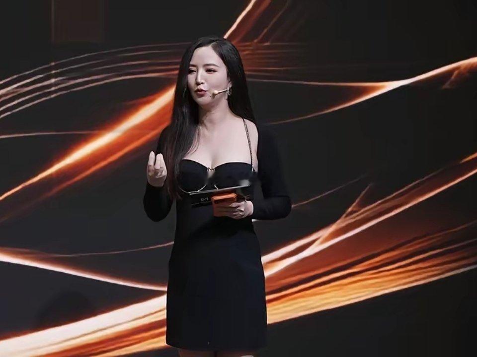 咪咕牛逼，今年第一次上咪咕看中超，没想到咪咕主播都这么开放了