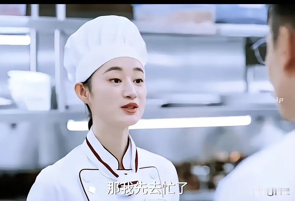 《蜜语纪》李晓琪：厨子身份下的硬核底气，藏着不简单的人生底牌。剧中她只是蒲荣