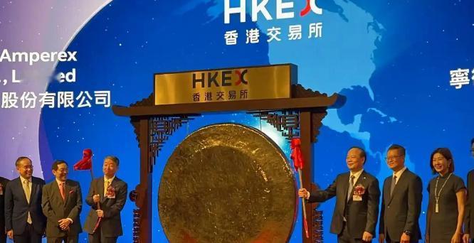 现在轮到美国心里不是滋味了！美国财长贝森特前脚刚放话要把中国公司从美国股市摘牌，