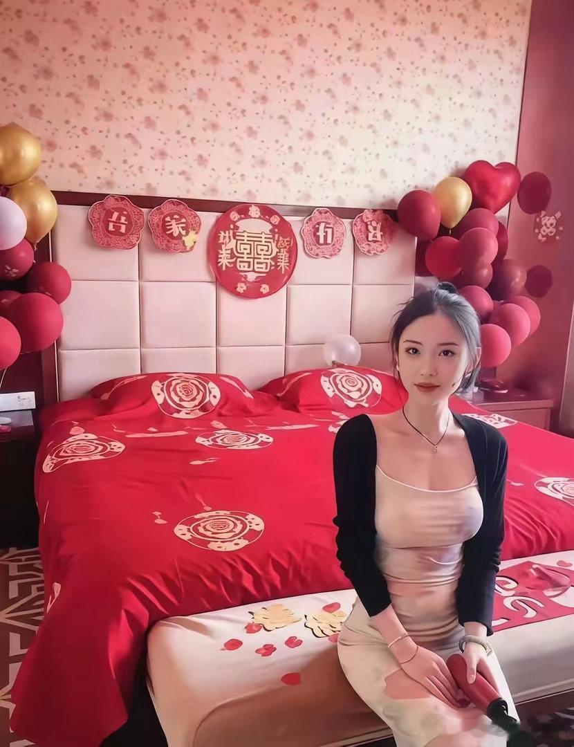 真是羡慕新娘的老公，能娶到这样端庄优雅漂亮的老婆。