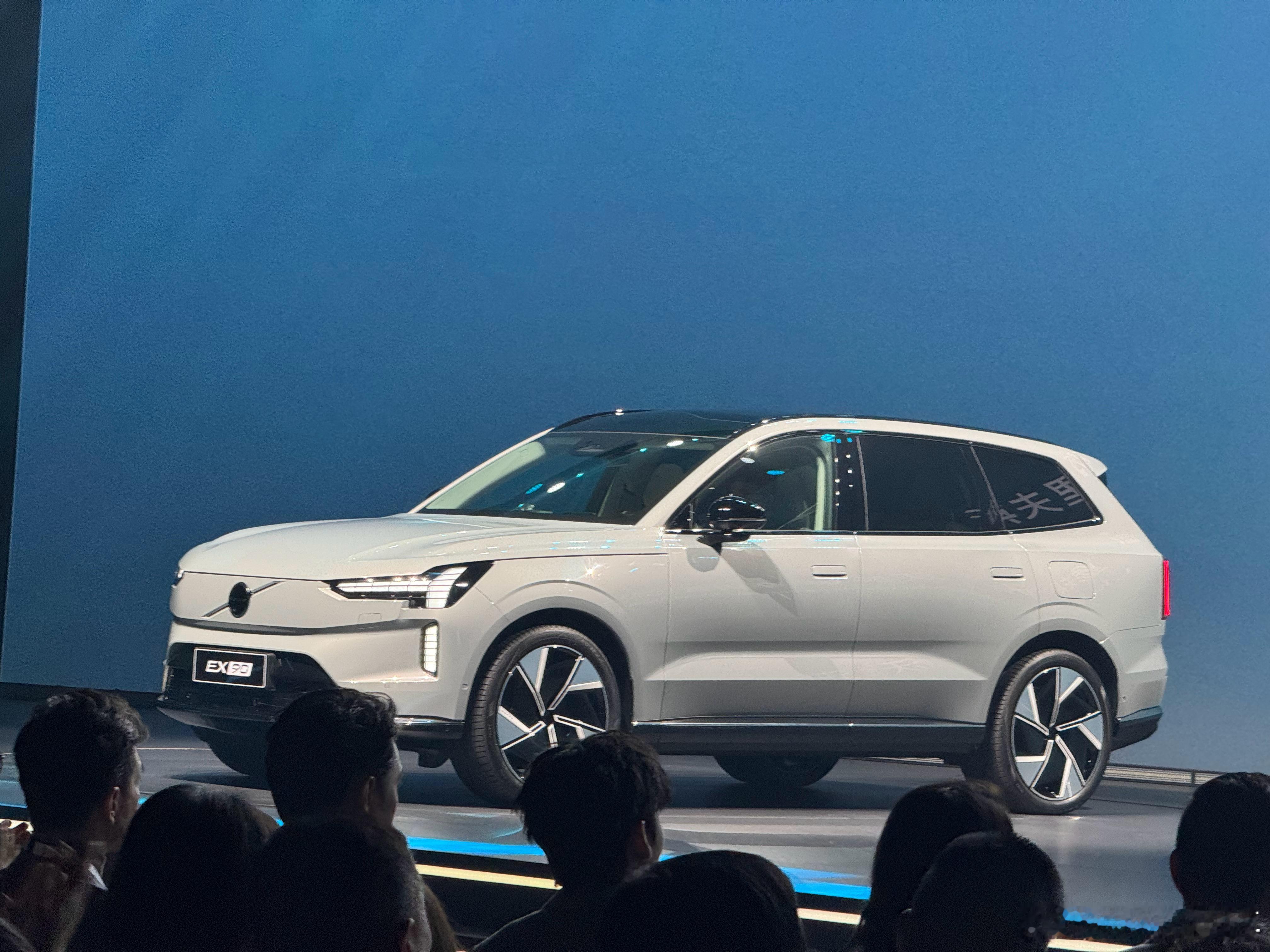 沃尔沃EX90与ES90同步开启预售:-EX90预售价53.99万-60.99