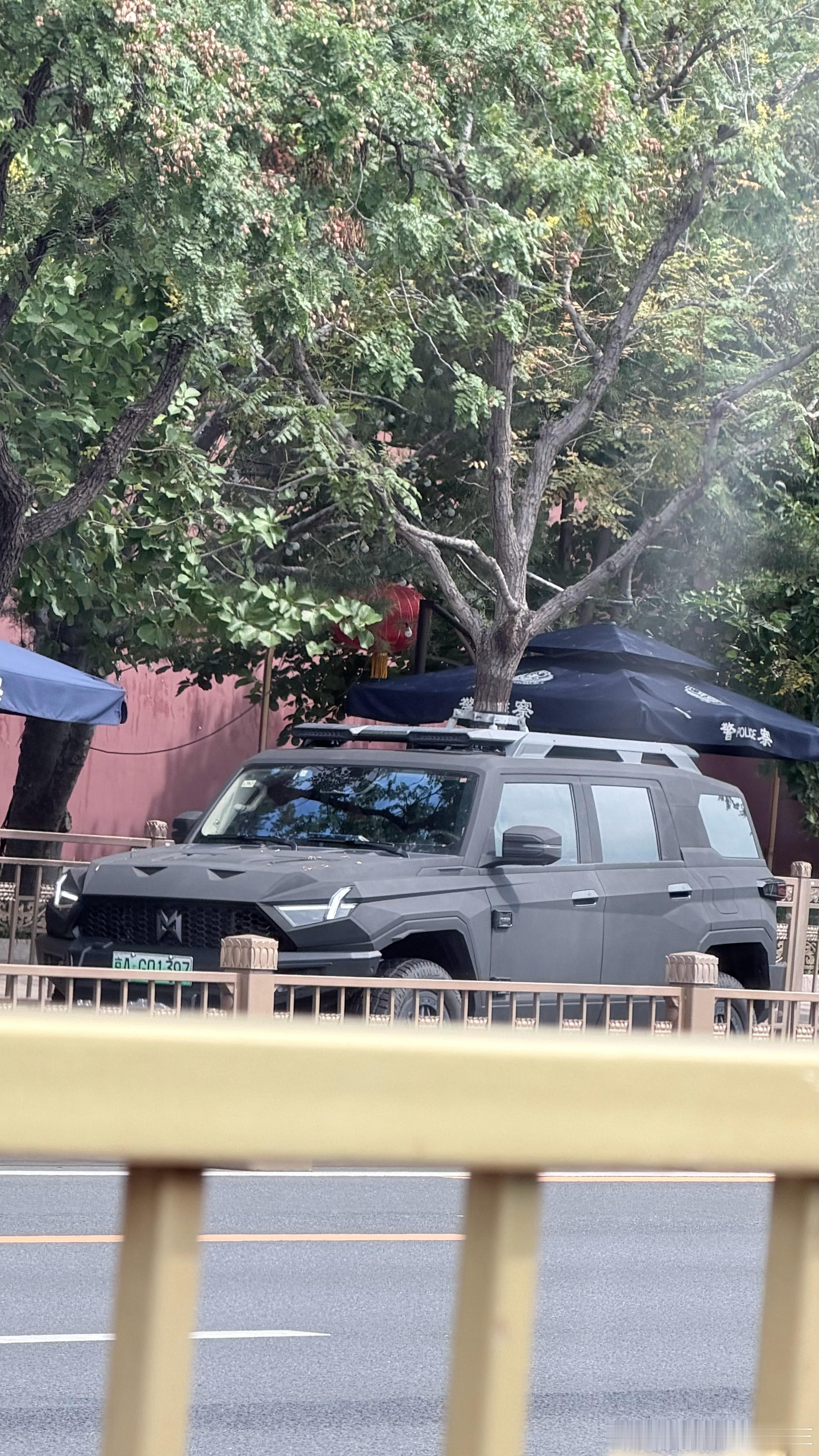 长安街特警战车换成了东风猛士917特警版帅👍👍👍