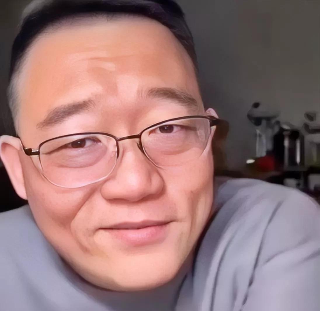有网友在郑好的直播间说到曹云金如今挺谦卑的。这句话应该是说者无意，听者有心。郑好