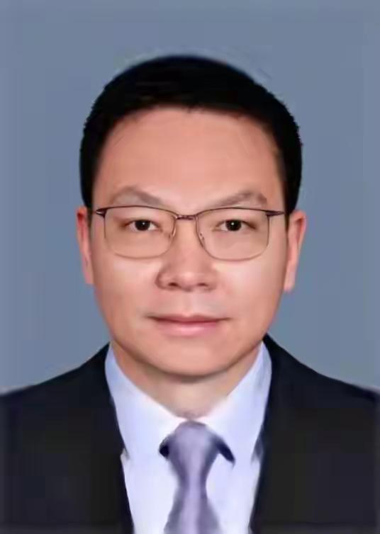 热点观点畅聊会省政府副秘书长是副厅，翟德怀提升到副省级城市任副市长是提拔正厅。