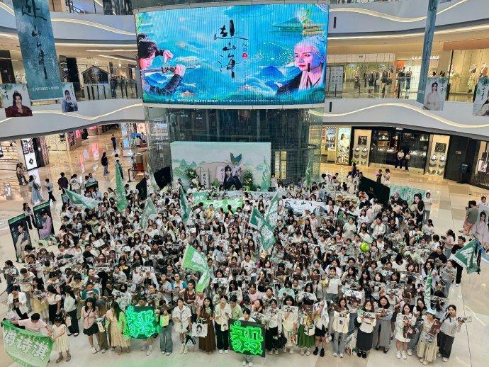 赴山海开播现状赴山海开播现状，99个城市地标大屏全天轮播，还有各种应援打卡，就
