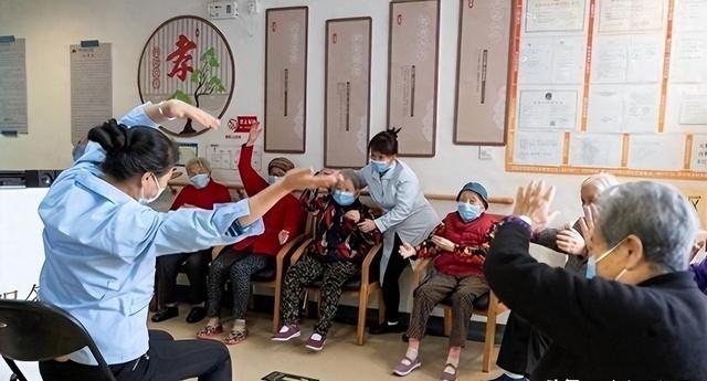 倒闭、退出、甚至卷款跑路，老人多了，但养老院倒闭的新闻却时不时冒出来，为啥这么大