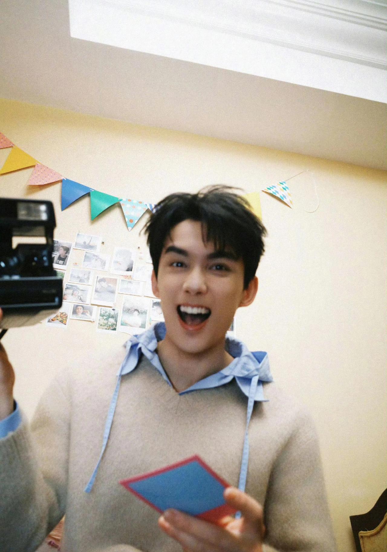 这个白珊珊想学司某迪，碰瓷男明星。本着黑红也是红的原则，以后就可以当网红赚钱了。