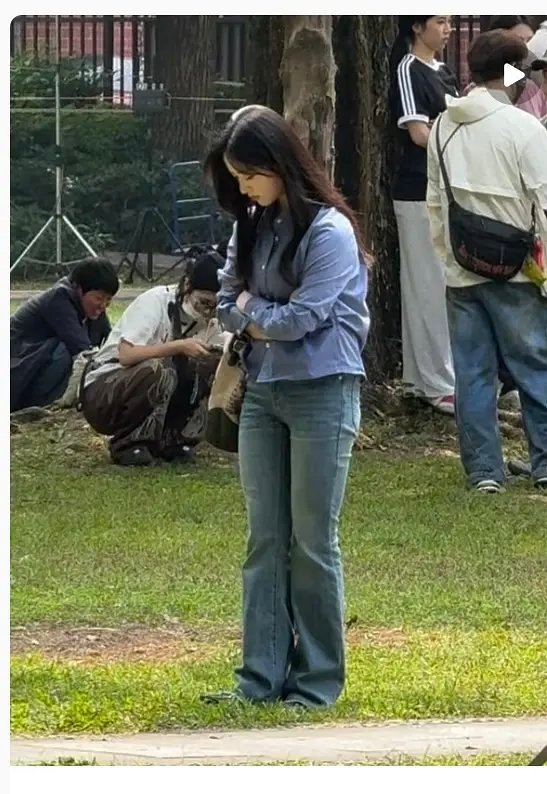 沈月和虞书欣的穿搭就好像我和卖家秀