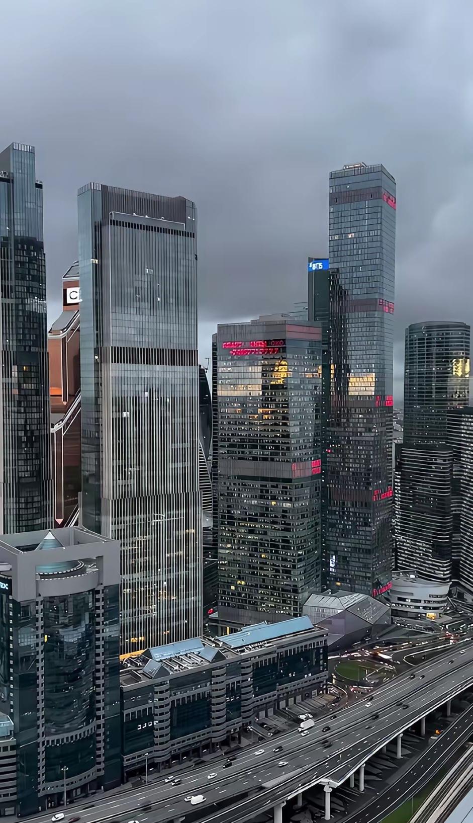 俄罗斯莫斯科的CBD这繁华程度，完全不输任何一线城市🏙，一直以为莫斯科地处北方