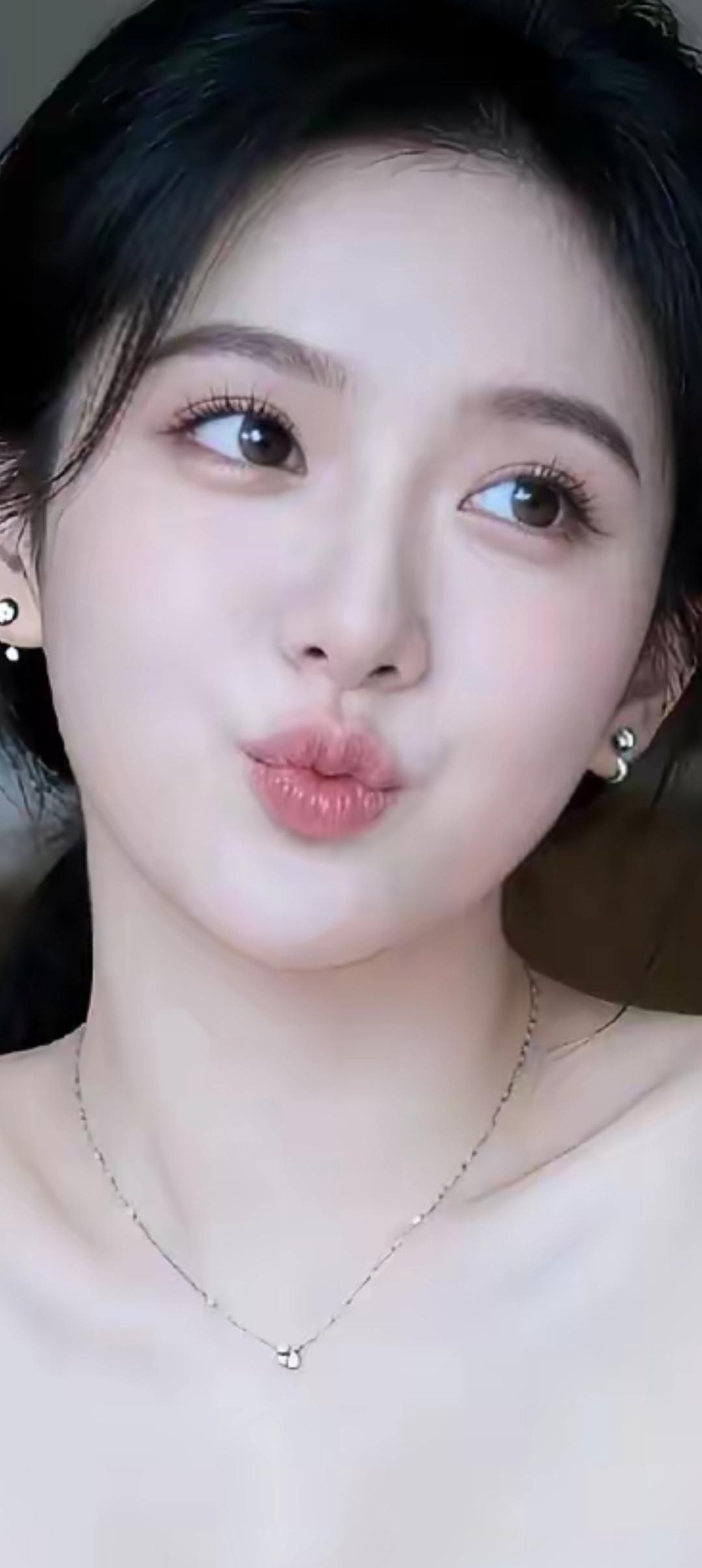 甜美少女心，精致妆容，可爱耳环，清新项链，元气满满！💖🌸💕