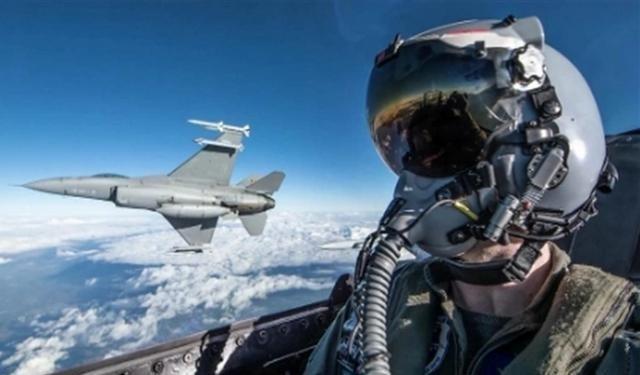 美军一直搞不明白，为啥自己的主力战机F-35刚从日本基地起飞，飞行不到20