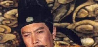 古代将军有兵权为何不造反？ 古代将军手握重兵，却鲜少有人公然造反，这背后绝非