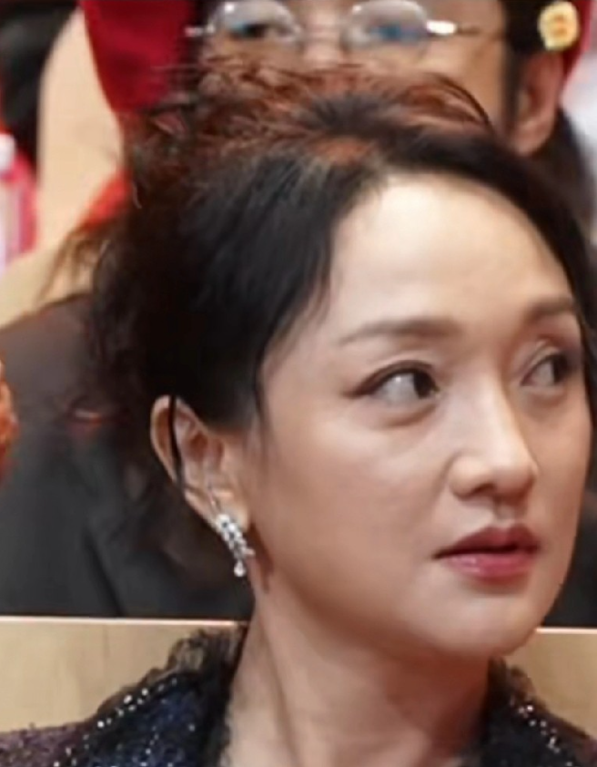 都说美丽如周迅者，也经不起岁月的摧残想当年，周迅水灵灵的模样不知迷倒多少人，《