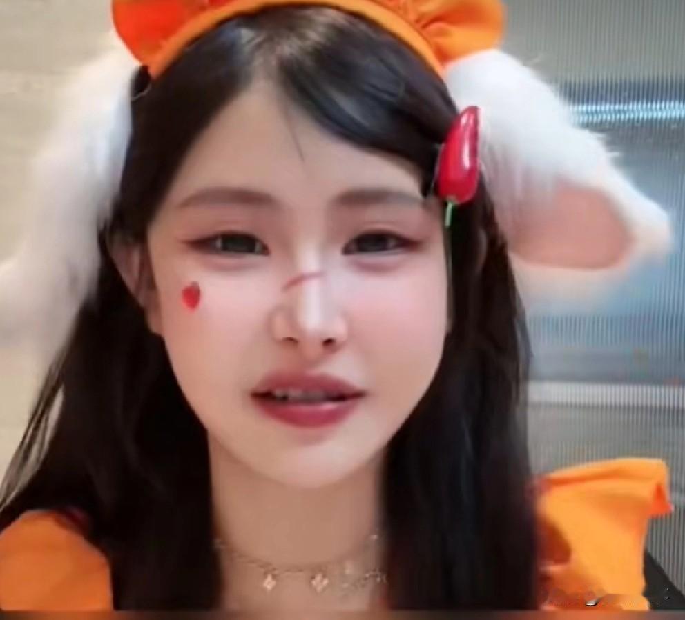 猫妹妹爆料称某人陪老板睡了个觉，生了个娃，一年到手一个亿！