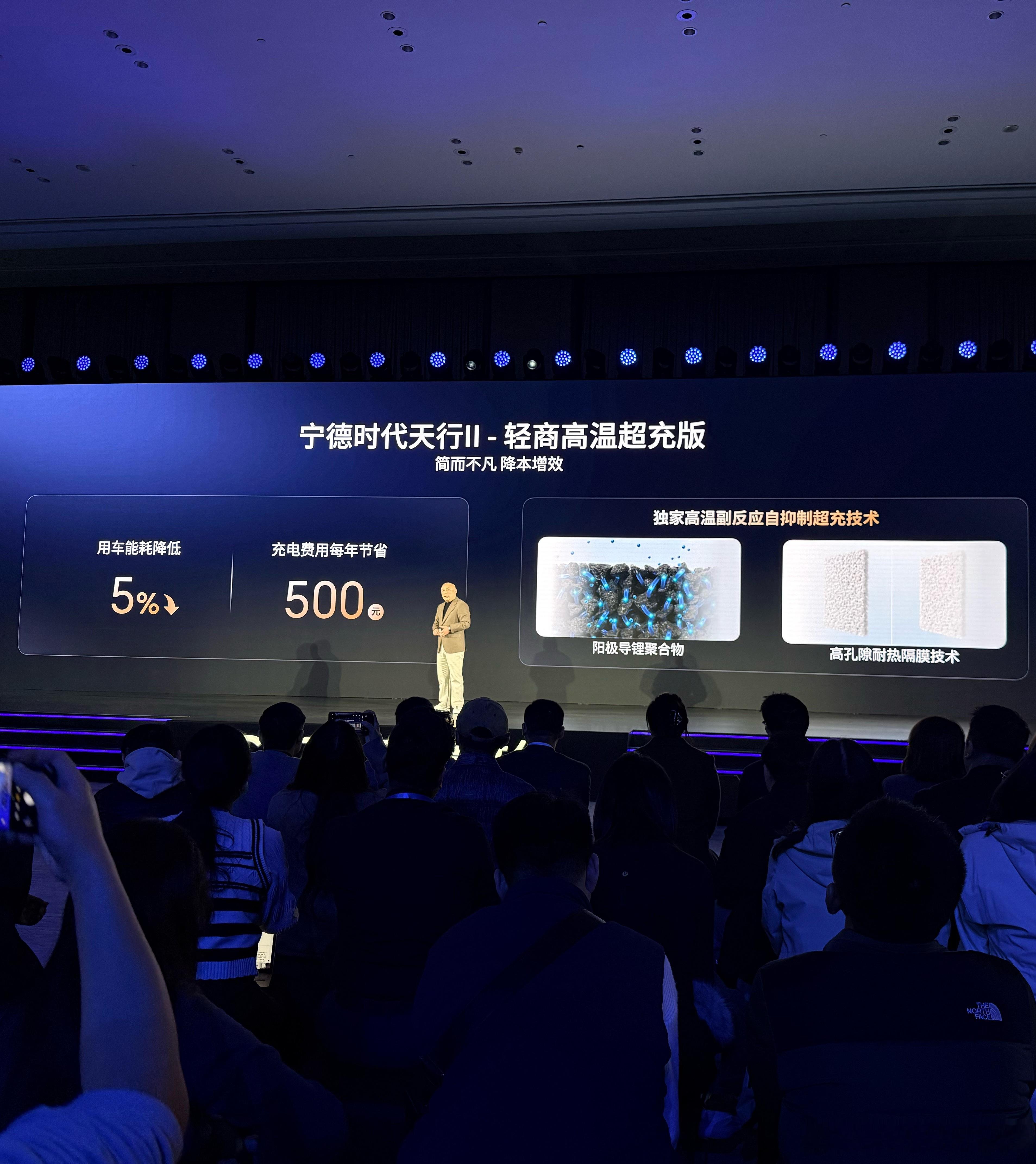 宁德时代在商用车上面做了个有趣的创新因为锂电池高温会导致衰减加快，大家经常遇到夏