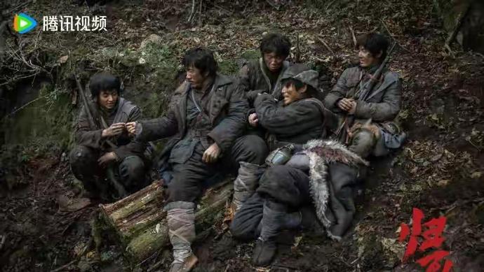 胡军《归队》：一人千面，演绎谍海传奇中的信仰之光在谍战题材剧集《归队》中，胡军
