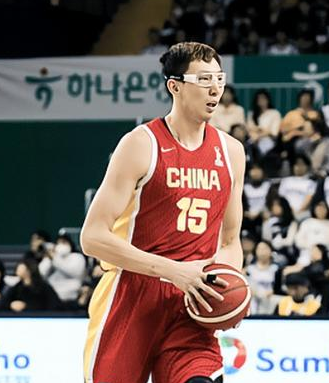 周琦：只要我解说，中国男篮老是赢。在中国男篮战胜中国台北男篮的赛后，担任本场解说