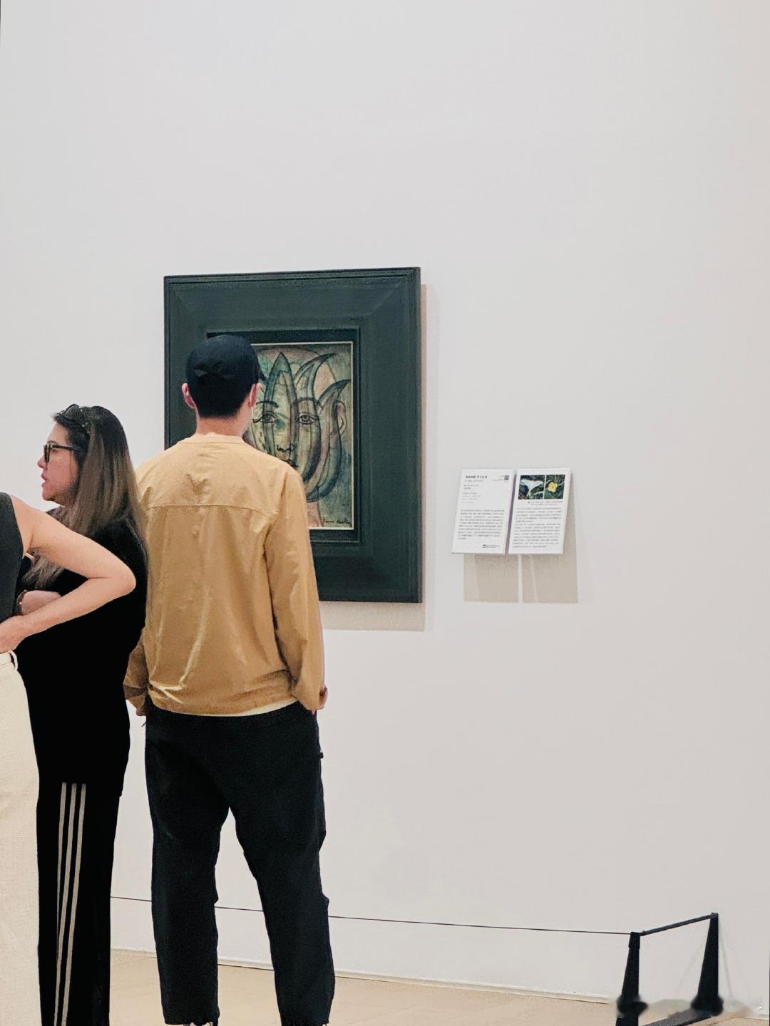 看展偶遇胡歌偶遇胡歌南京看展偶遇胡歌南京看展，就是像普通观众一样，安安静静地欣