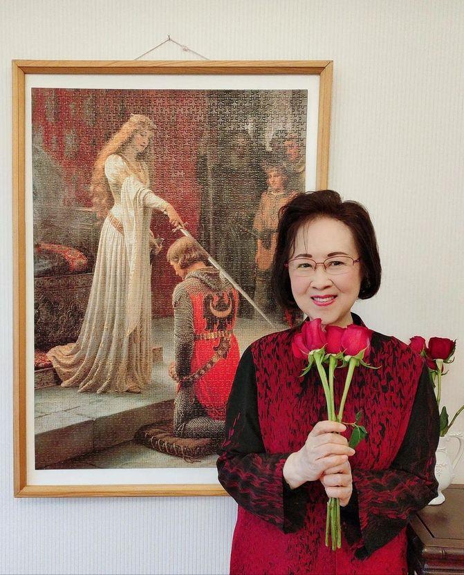 1964年，琼瑶离婚后，做了平鑫涛的情妇。平鑫涛的妻子哭着求她，把丈夫还给自己，