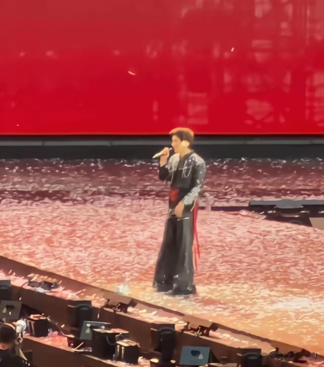 王力宏这次赚大发了，他的这次受伤预估最少值10个亿，为什么这么说？大家都知道，