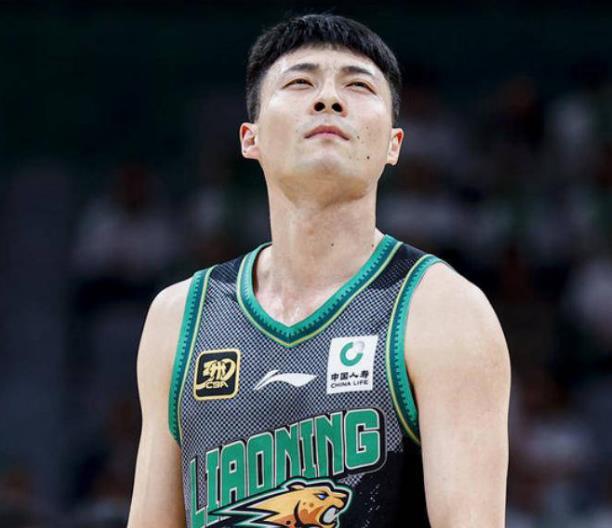 辽宁队双加时输给青岛队，鄢手骐第一个要背锅，乌戈哪怕给李虎翼10分钟上场时间都不