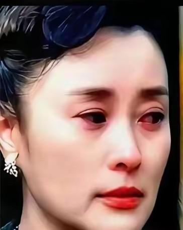 电话不接，微信不回，剧组差点报警。找到吴越的时候，她刚演完《沉默的荣耀》里的朱