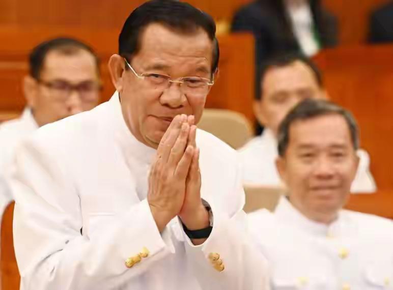 洪森有三个儿子，都在柬埔寨政府部门身居要职。长子洪玛奈柬埔寨首相、柬埔寨陆军司