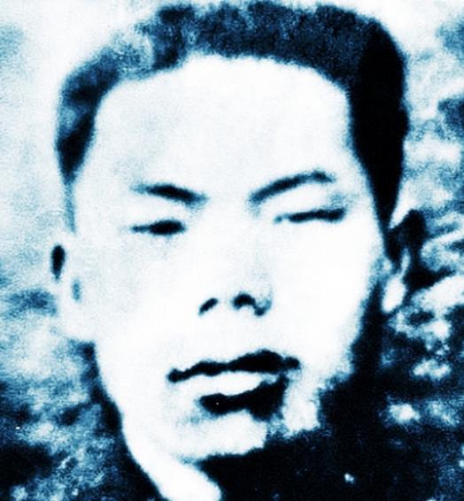 1952年，志愿军正在睡梦中，一战士因燥热睡不着出去巡逻，无意间听到黑夜中传来细