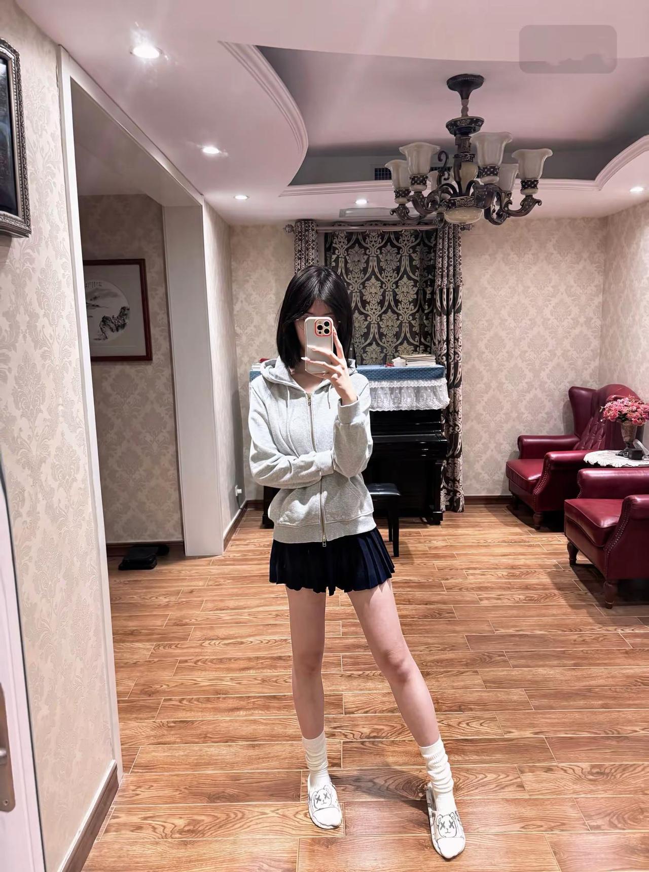 你用酒红色的瞳孔瞄准射击对我开枪。capper枪火天使ootd穿搭