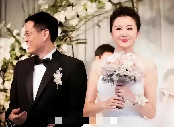 网友问孙菲菲当初咋看上的前夫？孙菲菲解释，自己有知识分子情节，可能是自知文化的匮