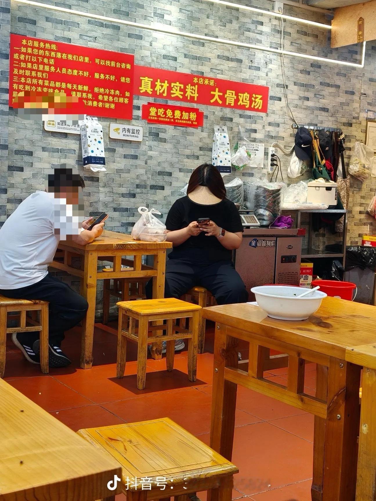 你们谁知道第一眼看到这个差点没把我吓一跳