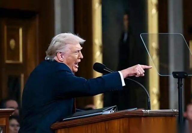 就在刚刚，中东局势彻底乱套了。根据美国驻巴基斯坦大使馆发布的紧急通告，美国国务院