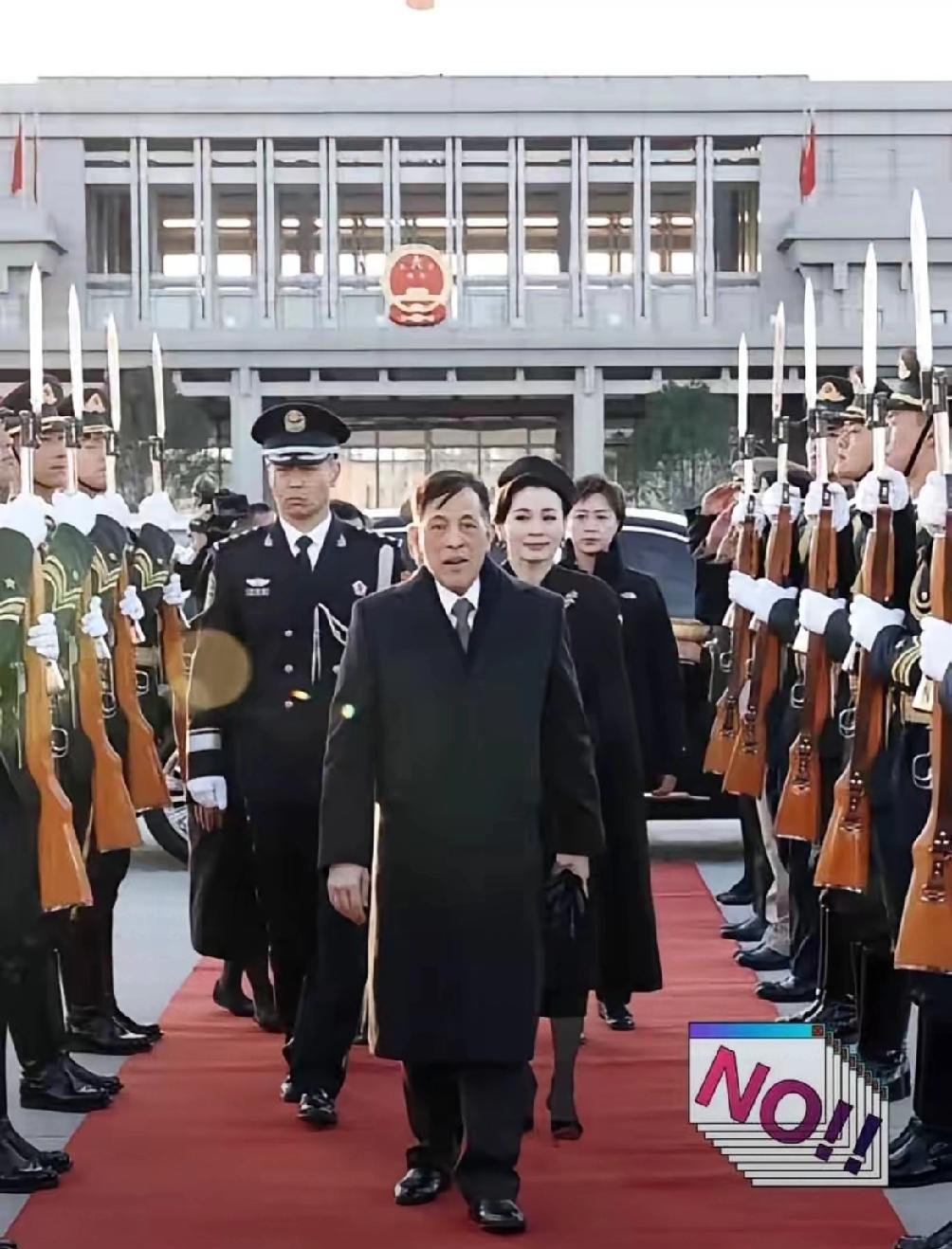 人家泰国国王都亲自登门拜访了。他还在那拿捏姿态。这事儿我越想越不对劲。越南