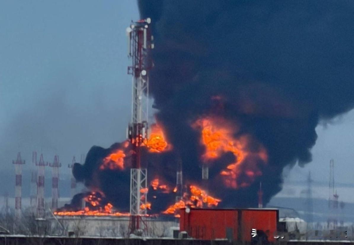 昨天晚上，乌军无人作战部队向俄联邦鞑靼斯坦共和国发射了5架远程固定翼无人机，其中