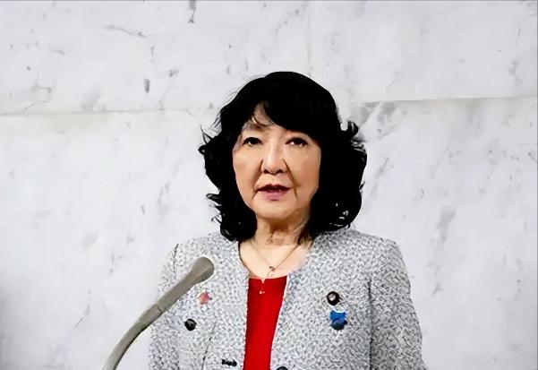 这就是搬起石头砸自己脚，日本财务大臣片山皋月的一句话在全球金融圈炸了锅，“对于偏