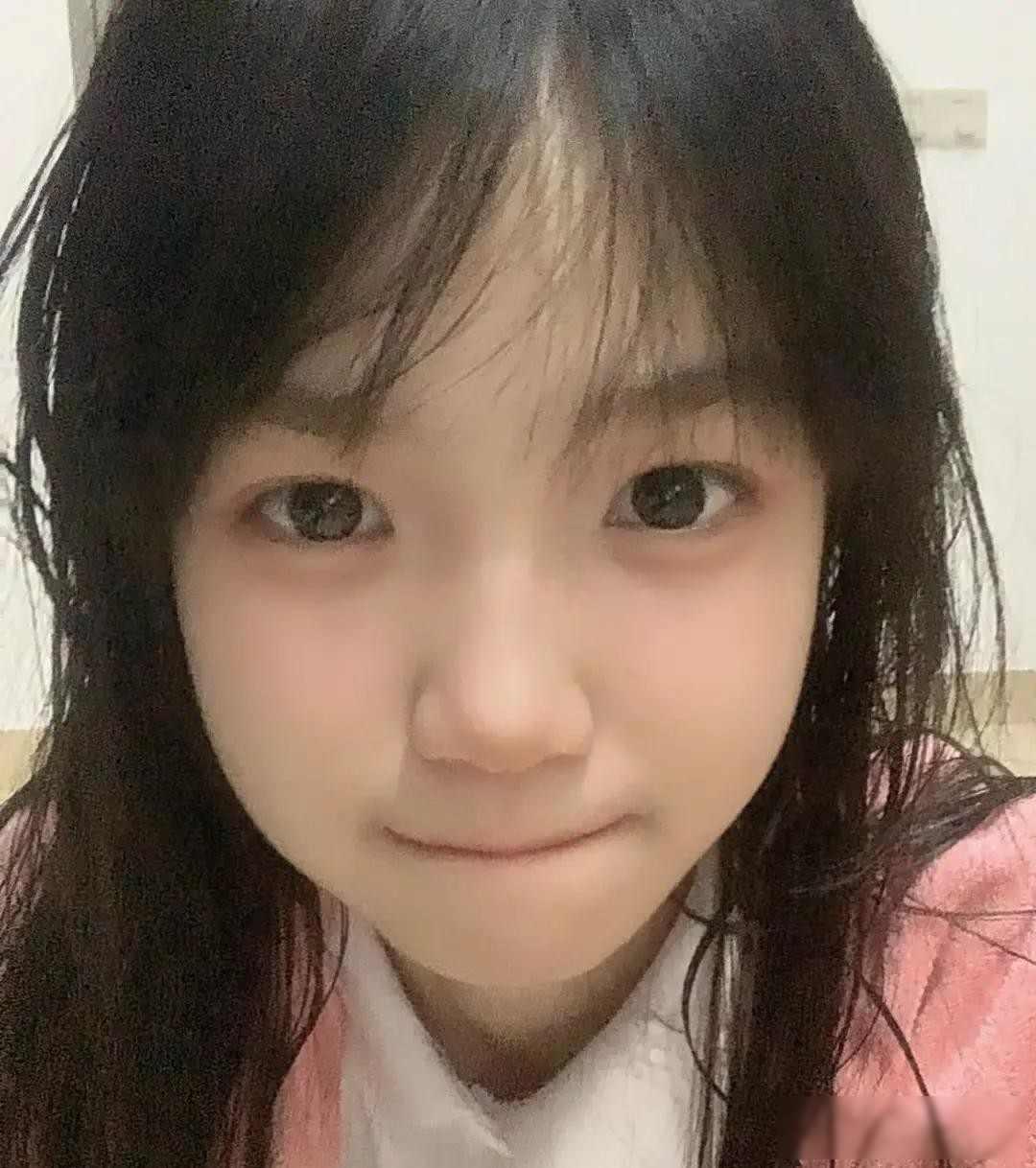 18岁女生高考后收下70万“包养费”，签一年陪聊陪玩协议，转头进大学读了仨月就喊