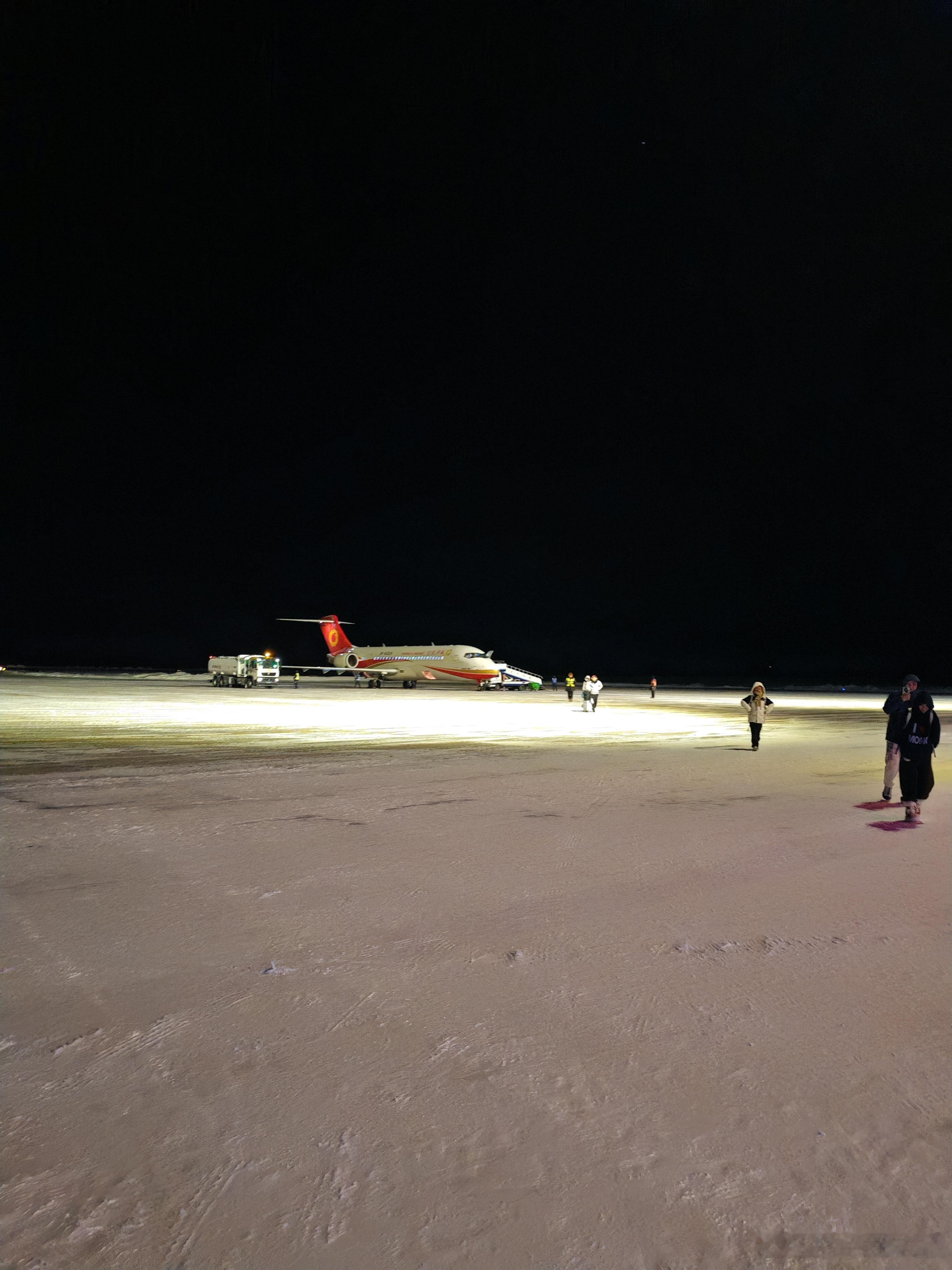 九个小时，落地黑河机场，从广东深圳到黑龙江黑河，跨越大半个中国。河对面就是俄罗斯