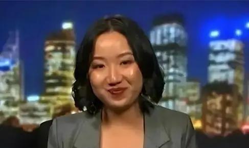 六年前，她亲手炮制“新疆棉”谎言，煽动全球品牌围剿中国产业链；六年后，她移师澳洲