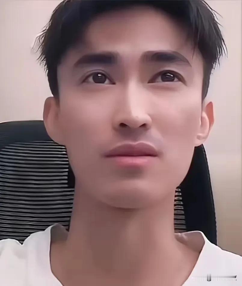 孙颖莎师兄又立功了！他说WTT横滨冠军赛的球台又换了！这次更麻烦！张成不但