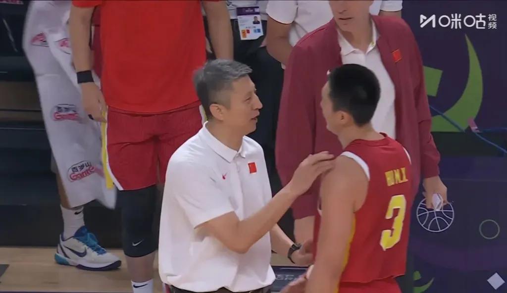 中国队的小组第一稳了。中国队在亚洲杯小组赛中，赢了沙特大胜印度。下一场就该跟约