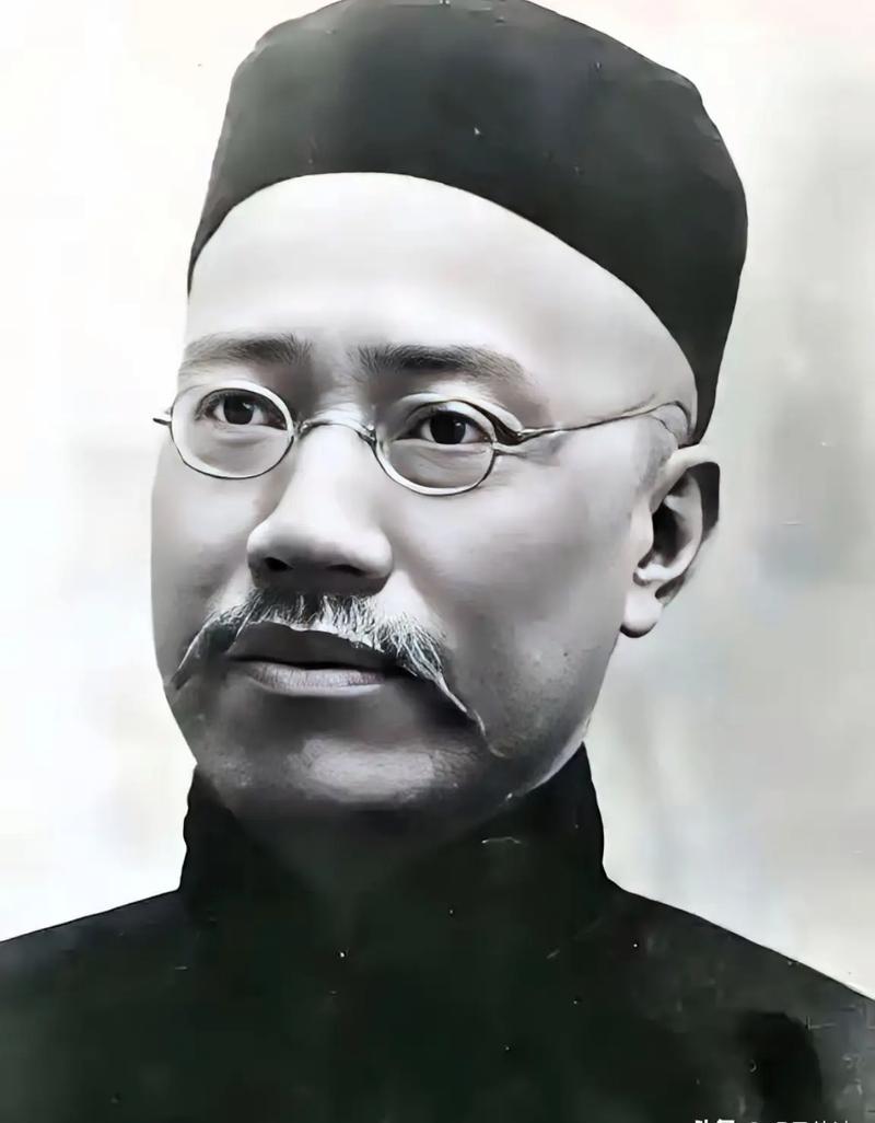 北大第一任校长严复，有一段话戳透了人生本质，让人读完瞬间清醒：“物质的贫穷