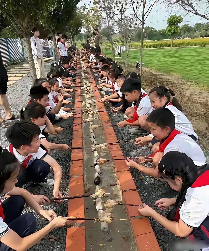 仔细看，你觉得是这样的活动有意义吗？作为孩子的家长也会很无语