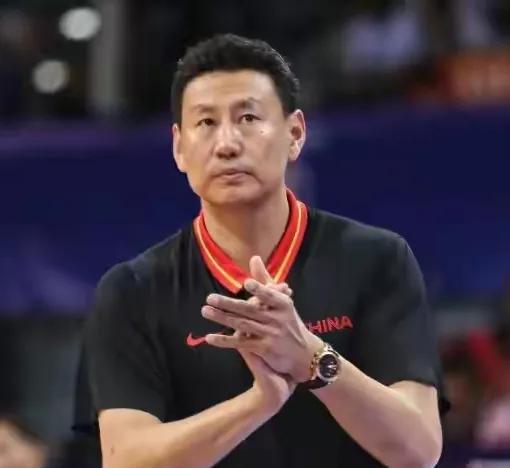 李楠是个优秀球员和教练，他职业生涯赚了多少钱我们不知道，但想象着不会少，起码我们