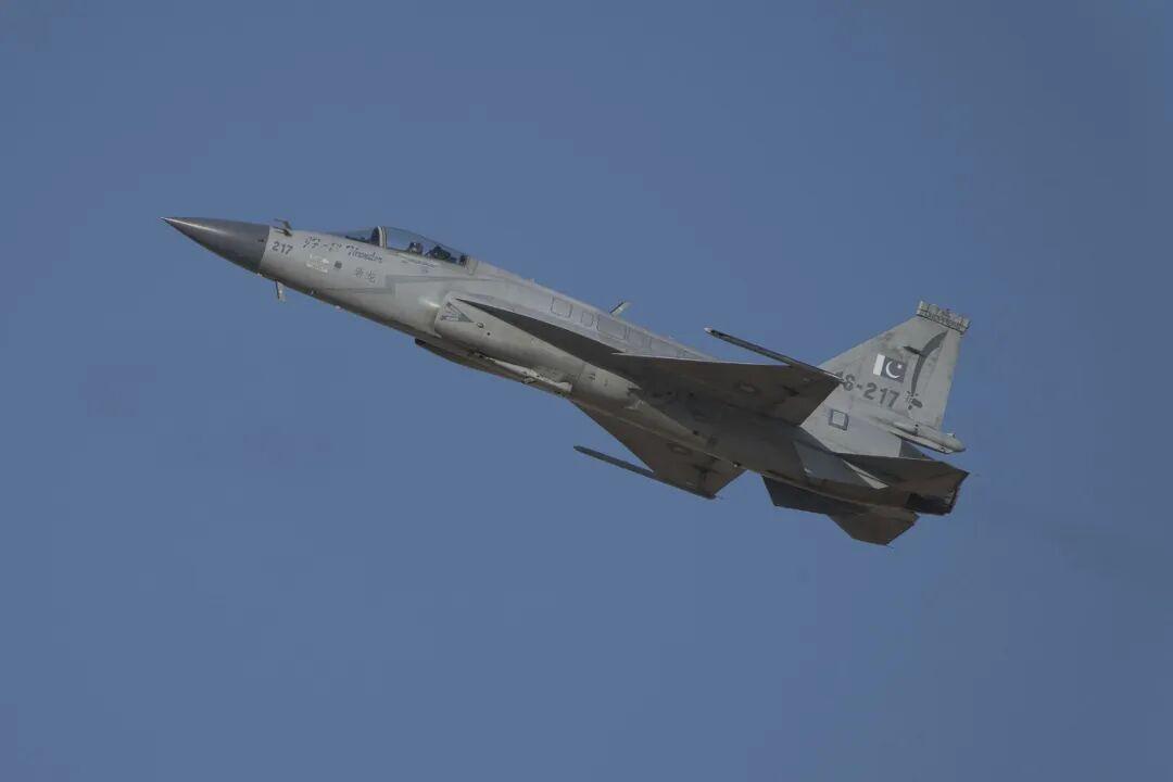 西方军火商的暴利闭环，被一枚“中国造”导弹物理击碎！枭龙战机单机3000万美元，