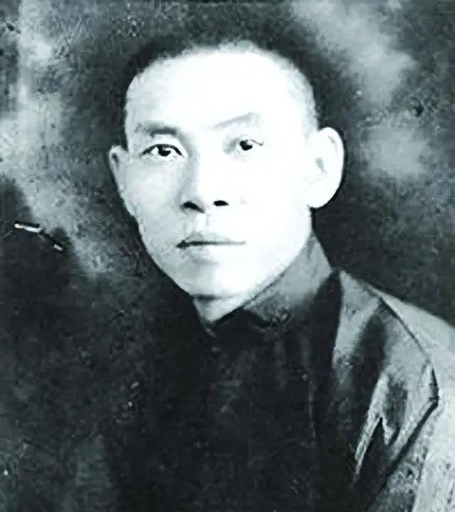 1945年9月，杜月笙前往上海，认为当不了市长至少也是副市长。火车快到上海时，蒋