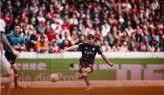 大众9X预售发布德甲史诗级反转，拜仁2球落后绝境翻盘，补时绝平+读秒绝杀北京