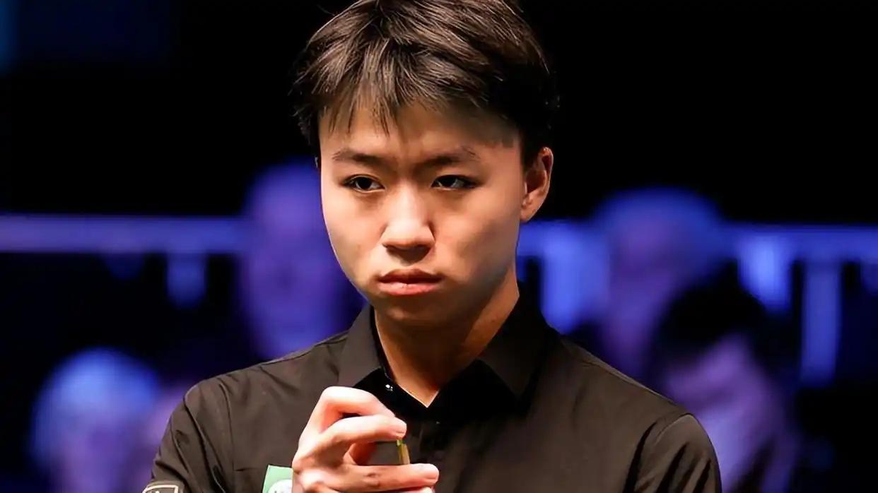 又是四连鞭，江俊4-1击败塔猜亚，强势晋级8强！排名世界96位的